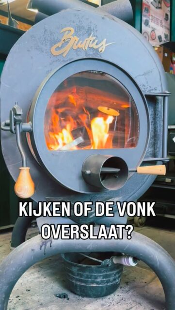 𝗗𝗲 𝗸𝗼𝗽 𝗶𝘀 𝗲𝗿𝗮𝗳! De eerste makers zijn over de vloer geweest en dat belooft wat. 

Het is gaaf om over de verschillende skills en passies te horen. We zien nu al voor ons hoe deze elkaar straks onder één dak gaan versterken.

Zie jij jezelf ook onderdeel zijn van het Maak Ministerie? Laat van je horen via DM, mail of een belletje. Het vuurtje brandt en het bakkie staat klaar om te ontdekken of de vonk overslaat! 🔥

#makerscommunity #makershub 
#ambachtaandemacht #kunst #broedplaats
