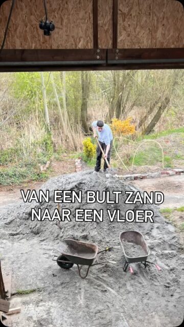 Wil je weten hoe je een perfecte vloer legt? Spoiler: dat lukt niet een loods. 😅 Maar het ligt er toch heel strak in! Check het resultaat → #Maakministerieinwording #maakministerie #makerscommunity #goudasfalt