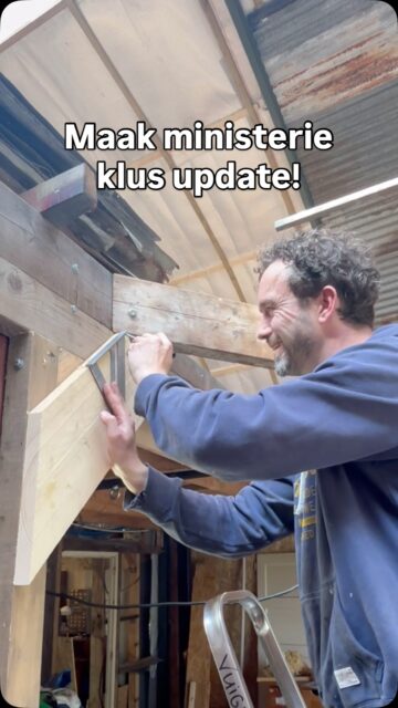 Op veler verzoek: een update! (niemand heeft het echt gevraagd, maar we geven hem toch 😉) Licht! Nieuw stuk vloer! Balustrade! Als je er middenin zit, zie je soms de vooruitgang niet meer, maar het maakministerie wordt steeds zichtbaarder✨🔨
#makerscommunity #maakministerie #maakruimte #goudasfalt